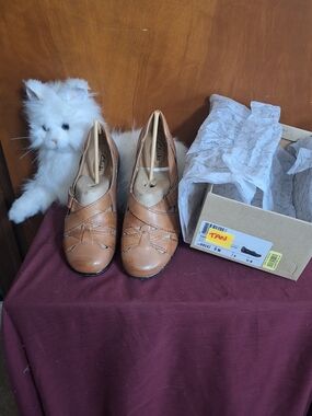 Clarks Tan Leather Crossover Strap Heels